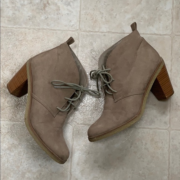 2 for $25✨ American Eagle Laced Bootie - Picture 1 of 7